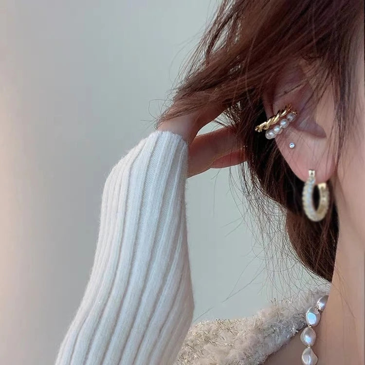 Brinco Cuff Pérola Dourado