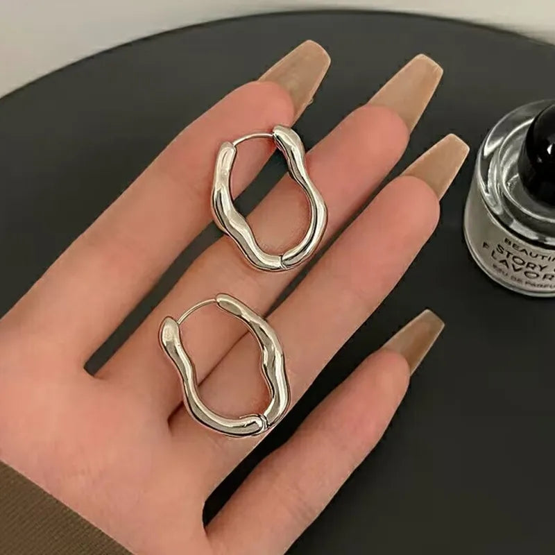 Brinco Argola Ondas Elegantes