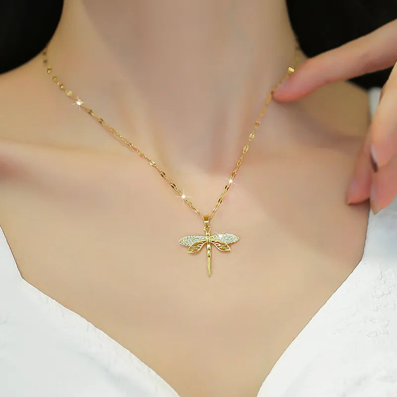 Colar Libélula Banhado em Ouro 18K