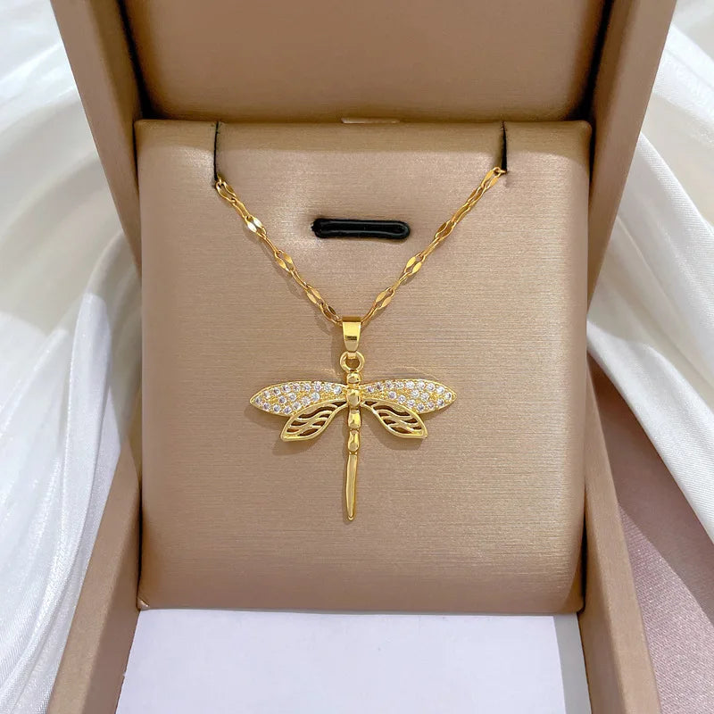 Colar Libélula Banhado em Ouro 18K