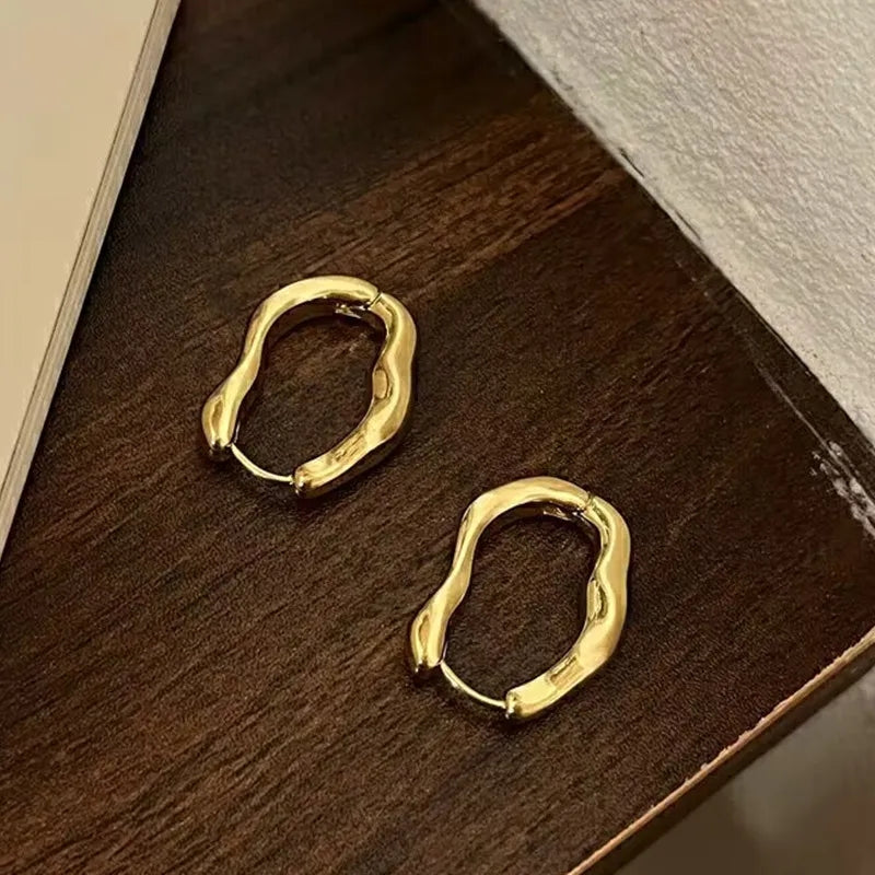 Brinco Argola Ondas Elegantes